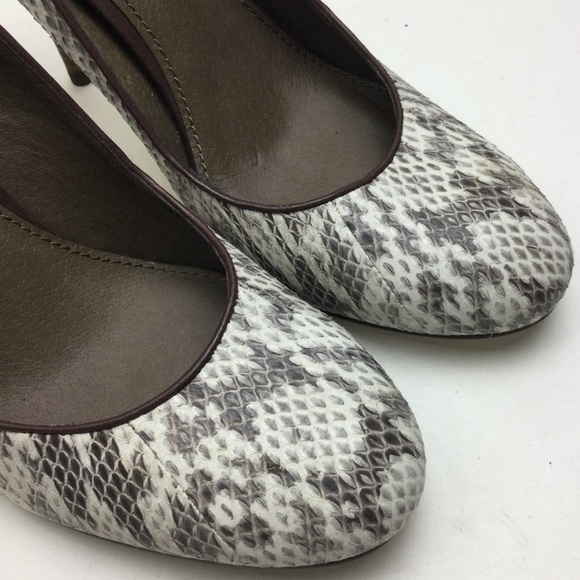 B Makowsky Neve Python Snake Print Leather Round Toe Pumps Size 7.5 - Picture 9 of 12